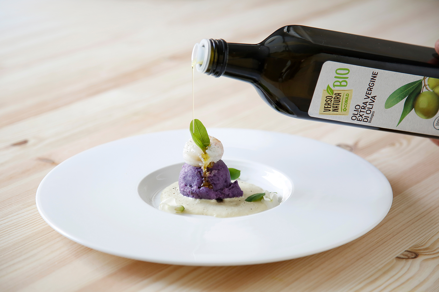 scampi-crudi-su-purea-di-patate-viola-e-crema-allo-scalogno-thumbnail