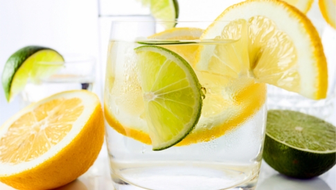 Acqua-e-limone-al-mattino-la-spa-del-nostro-organismo