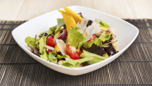 insalata-uva-parmigiano-mango-e-nocciole