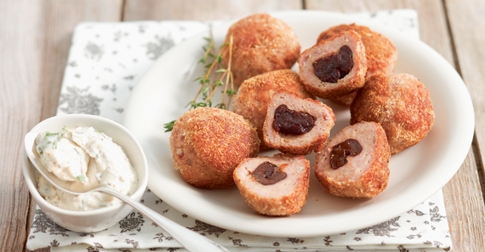 Palline-di-tacchino-tritato-ripiene-di-prugne-secche