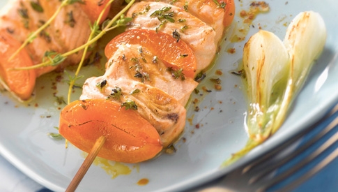 Spiedini-di-salmone-e-albicocche