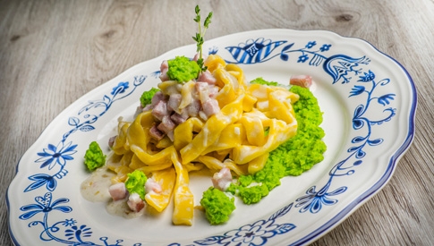 tagliatelle-all-uovo-prosciutto-e-piselli